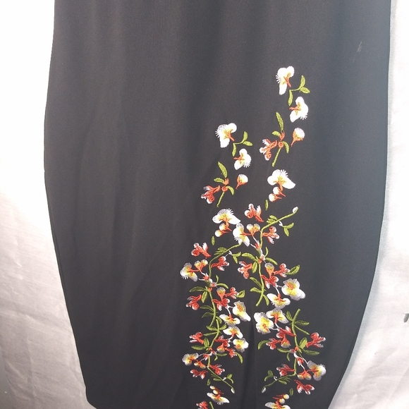 Dress - Picture 3 of 10